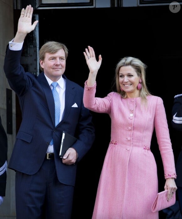 Le roi Willem-Alexander des Pays-Bas, la reine Maxima et leurs filles Catharina-Amalia (9 ans), Alexia (7 ans) et Ariane (6 ans) quittant le palais royal d'Amsterdam, le 1er mai 2013, au lendemain de l'intronisation du monarque.