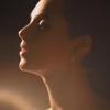 Alicia Keys dans le clip New Day (mai 2013), extrait de son album Girl on Fire, paru en novembre 2012