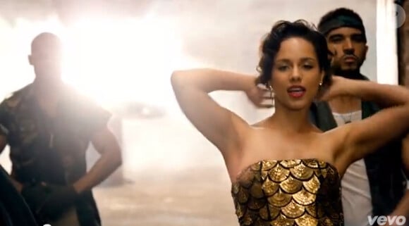 Alicia Keys dans le clip de son single New Day (mai 2013), extrait de son album Girl on Fire, paru en novembre 2012