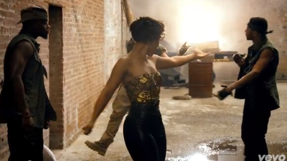Alicia Keys : En bustier doré pour son New Day, la Girl on Fire fait sa Beyoncé