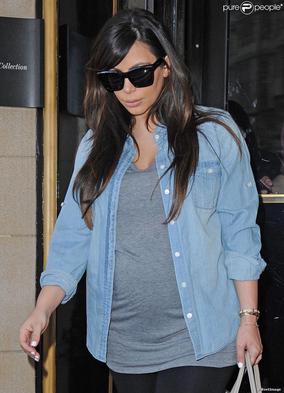 Kim Kardashian quitte l&#039;hôtel The Dorschester à Londres. Le 2 mai 2013.
