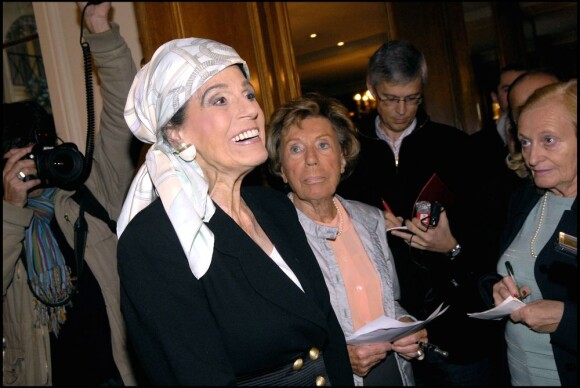 Viviane Forrester lors de la remise du prix Femina à l'Hôtel Crillon, à Paris, le 12 novembre 2007.