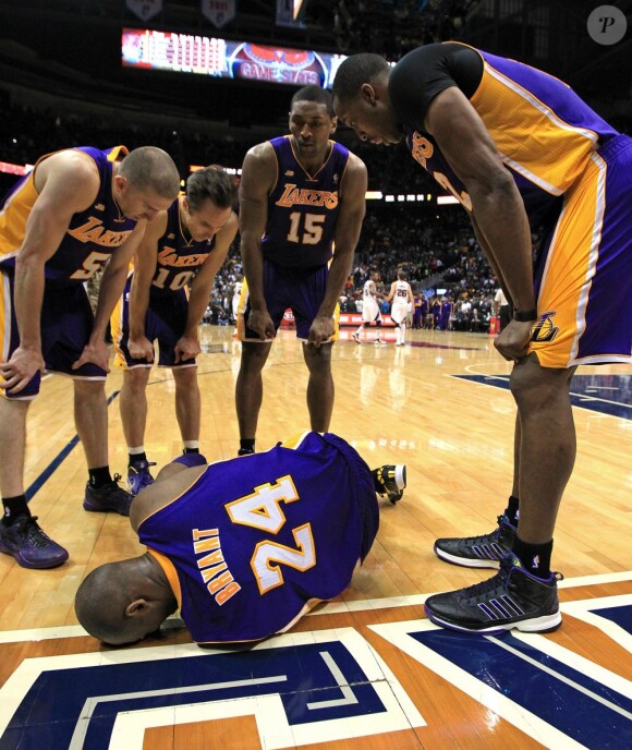 Kobe Bryant, au sol après sa rupture du tendon d'Achille lors du match face aux Hawks d'Atlanta le 13 mars 2013 à Atlanta