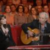 Carla Bruni et Maxime Le Forestier lors de l'enregistrement de l'émission "Vivement Dimanche" à Paris, le 17 avril 2013. Diffusion le 21 avril 2013.