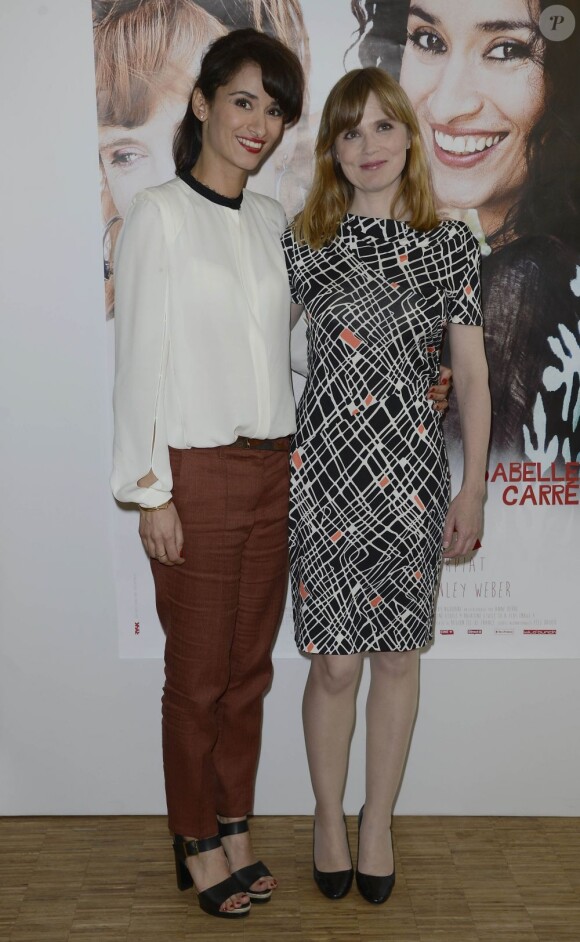 Rachida Brakni, Isabelle Carré pendant la première de Cheba Louisa au cinéma Etoile Lilas à Paris le 6 mai 2013.