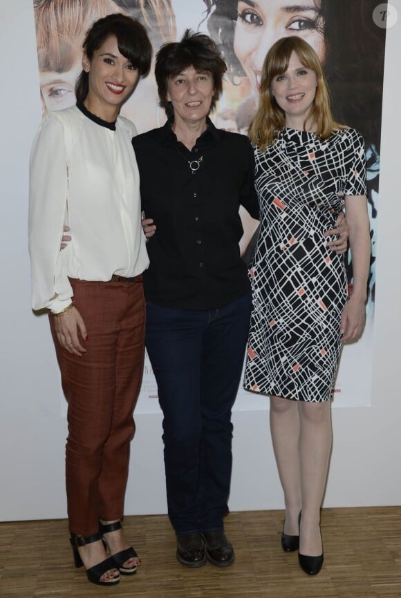 Rachida Brakni, Francoise Charpiat et Isabelle Carrà durant la première de Cheba Louisa au cinéma Etoile Lilas à Paris le 6 mai 2013.