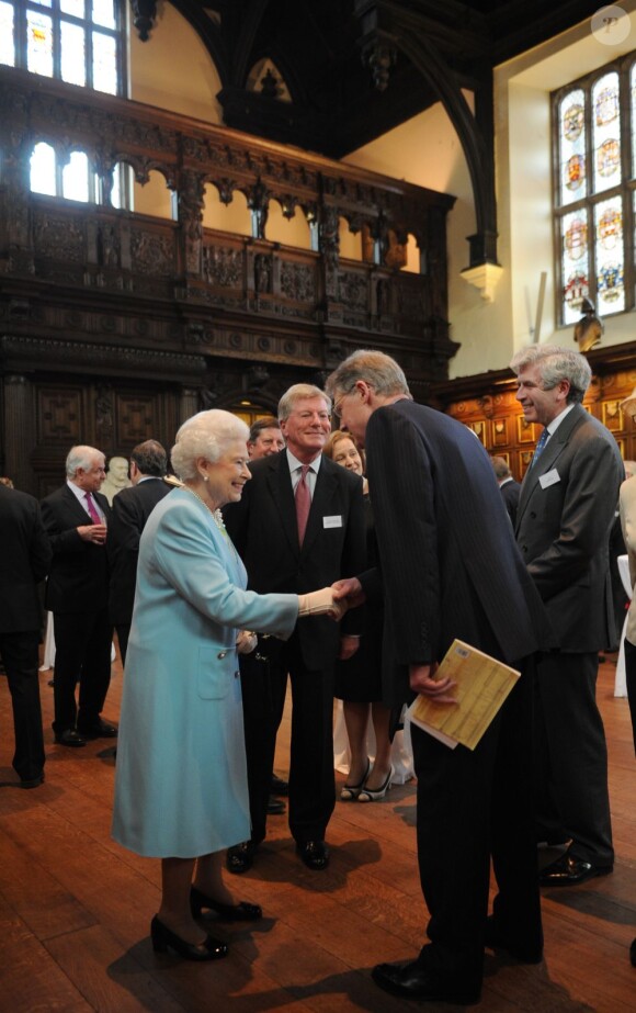 La reine Elizabeth II et le duc d'Edimbourg se sont rendus le 7 mai 2013 à la Temple Church de Londres pour voir l'orgue rénové.