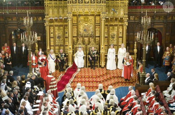 Pour la première fois depuis 17 ans, le prince Charles de Galles, accompagné de son épouse Camilla Parker Bowles, secondait sa mère la reine Elizabeth II lors de l'ouverture cérémonielle du Parlement, à Westminster, le 7 mai 2013.