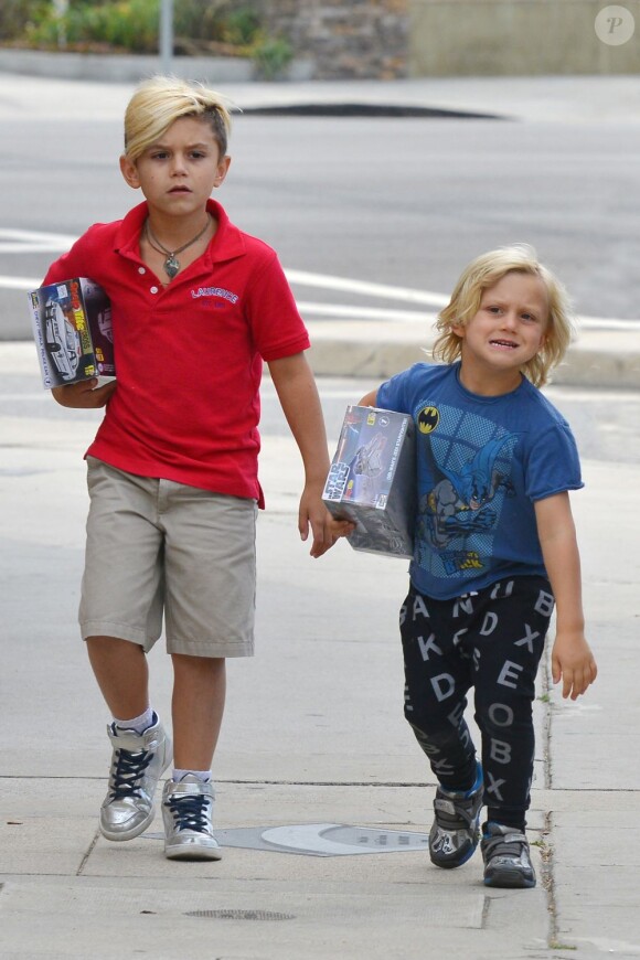 Kingston et Zuma, enfants de Gwen Stefani et Gavin Rossdale, en balade à Los Angeles, le 8 mai.
