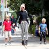 Après l'école, Gwen Stefani et ses fils, Kingston et Zuma, en balade à Los Angeles, le 8 mai. 
