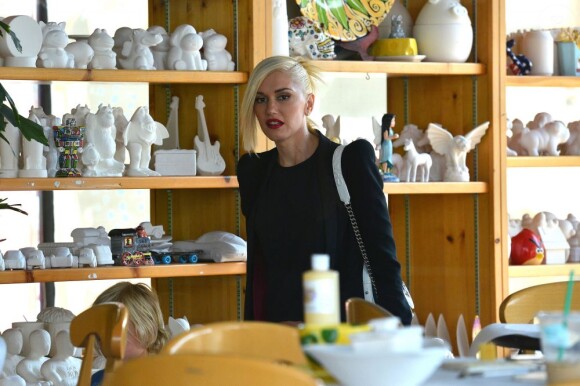 Gwen Stefani dans un magasin de poterie à Los Angeles, le 8 mai.