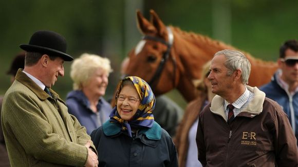 Elizabeth II lookée campagne et Zara Phillips en mode mécano à Windsor