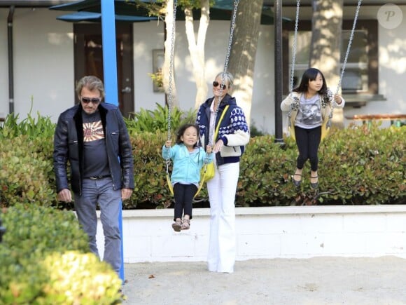 Johnny Hallyday et Laeticia avec leurs filles, Jade et Joy, à Los Angeles le 27 avril 2013.