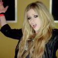 Avril Lavigne dans le clip de son nouveau single intitulé Here's to never growing up.
