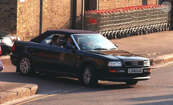 La princesse Diana revenant du coiffeur avec William et Harry à Londres avec son Audi en 1994