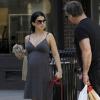 Alec Baldwin et sa femme Hilaria dans les rues de New York, le 10 mai 2013.