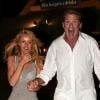 David Hasselhoff et sa compagne Hayley Roberts vont manger au Islands restaurant à Los Angeles, le 8 mai 2013.