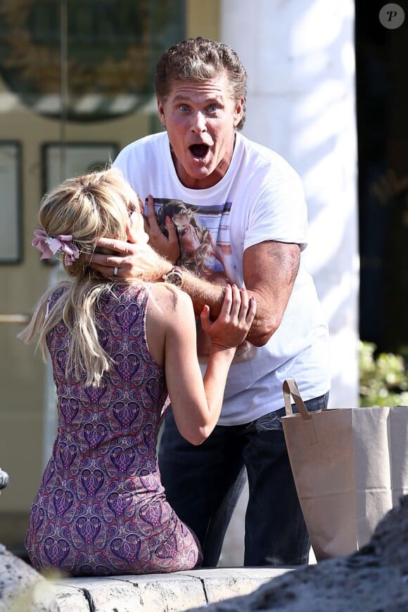 L'acteur David Hasselhoff et sa compagne Hayley Roberts à Los Angeles, le 2 mai.