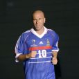  Zinédine Zidane lors d'un match pour l'Académie Bernard Diomède au palais des Sports Robert-Charpentier à Issy-les-Moulineaux le 13 mai 2013 avec les membres de l'équipe de France 98 