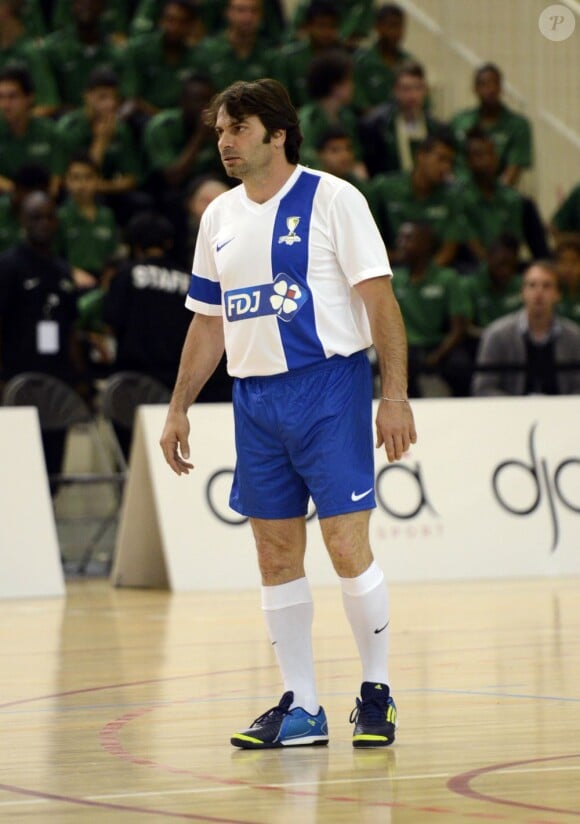 Christophe Dominici lors d'un match pour l'Académie Bernard Diomède au palais des Sports Robert-Charpentier à Issy-les-Moulineaux le 13 mai 2013 avec les membres de l'équipe de France 98