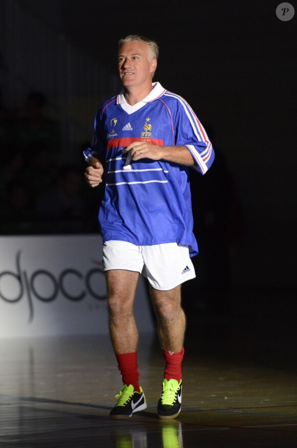 Didier Deschamps lors d'un match pour l'Académie Bernard Diomède au palais des Sports Robert-Charpentier à Issy-les-Moulineaux le 13 mai 2013 avec les membres de l'équipe de France 98