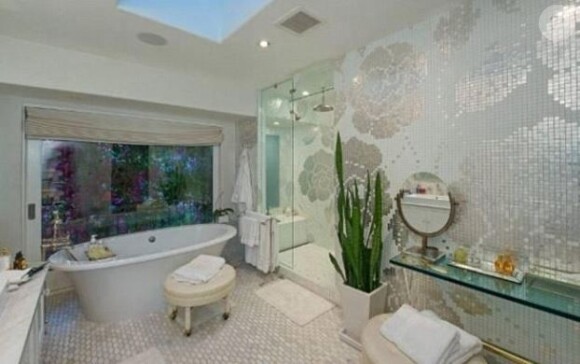 La jolie Kate Walsh a remis en vente sa sublime maison de Los Angeles pour la somme de 4,7 millions de dollars.