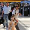 Keith Urban et sa fille Sunday Rose à l'aéroport de Los Angeles, le 17 mai 2013 pour un vol en direction de Paris.