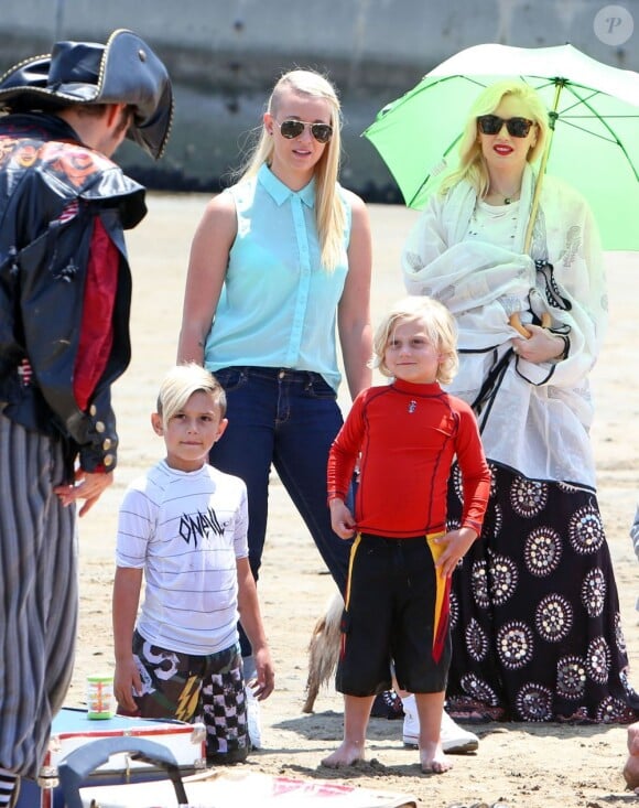 Gwen Stefani et ses fils sur la plage de Santa Marina le samedi 18 mai 2013.