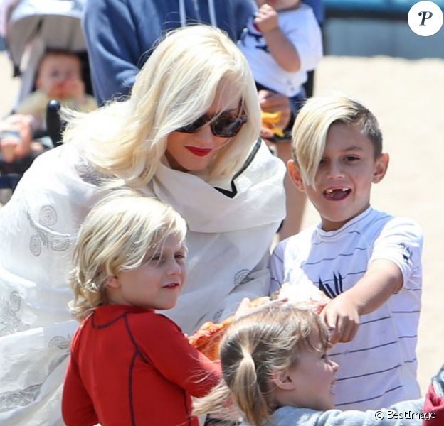 Gwen Stefani : A la plage avec Kingston et Zuma, elle fuit le soleil avec style - Purepeople