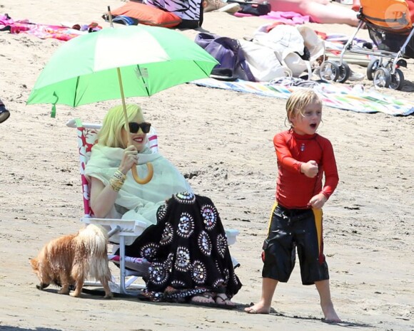 Gwen Stefani et Zuma sur la plage de Santa Marina le samedi 18 mai 2013.
