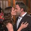Ben Affleck et Jennifer Garner s'embrassant sur le plateau du Saturday Night Live, le samedi 18 mai 2013.