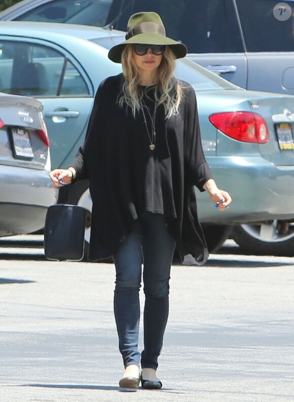 Fergie, enceinte, se rend à l'église à Santa Monica, le 19 mai 2013.