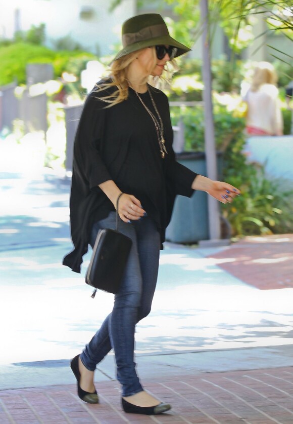 Fergie, enceinte, va à l'église à Santa Monica, le 19 mai 2013.