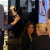 Eva Longoria fait du shopping chez Gerard Darel et Zadig et Voltaire avant d'aller signer quelques autographes à ses fans à l'hôtel Martinez à Cannes, le 19 mai 2013.