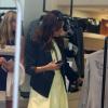 La pétillante Eva Longoria fait du shopping chez Gerard Darel et Zadig et Voltaire avant d'aller signer quelques autographes à ses fans à l'hôtel Martinez à Cannes, le 19 mai 2013.