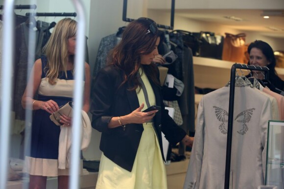 La pétillante Eva Longoria fait du shopping chez Gerard Darel et Zadig et Voltaire avant d'aller signer quelques autographes à ses fans à l'hôtel Martinez à Cannes, le 19 mai 2013.