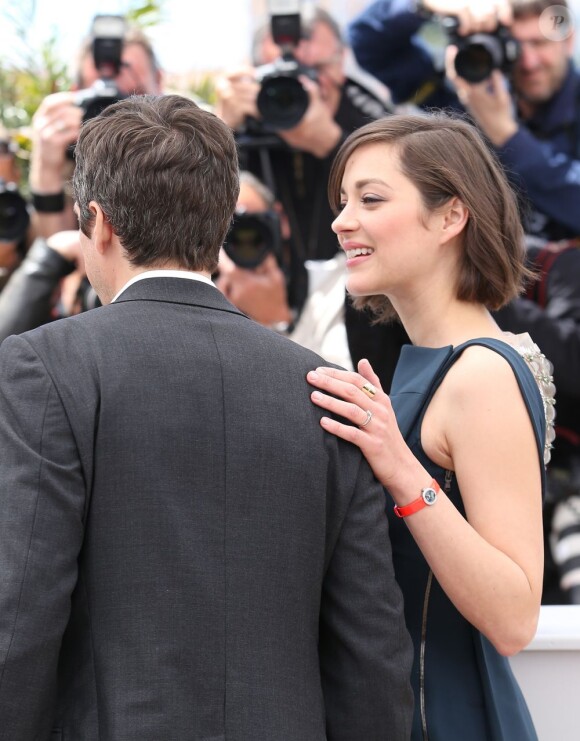 Guillaume Canet et Marion Cotillard complices au photocall du film Blood Ties au 66e Festival du film de Cannes, le 20 mai 2013.