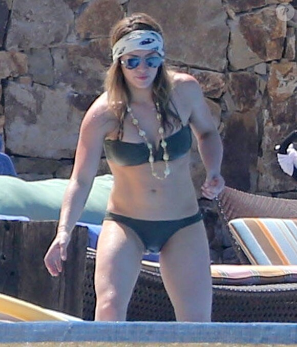 Exclusif - Hilary Duff profite de ses proches, lors de la fête des mères, à Cabo San Lucas, le 12 mai 2013.