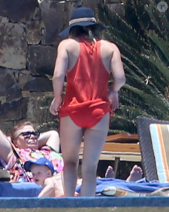 Exclusif - Hilary Duff profite de ses proches, lors de la fête des mères, à Cabo San Lucas, le 12 mai 2013.