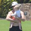 Exclusif - Hilary Duff et son mari Mike Comrie profitent de leur fils Luca en vacances à Cabo San Lucas, le 12 mai 2013.