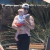 Exclusif - Hilary Duff et son mari Mike Comrie profitent de leur fils Luca en vacances à Cabo San Lucas, le 12 mai 2013.