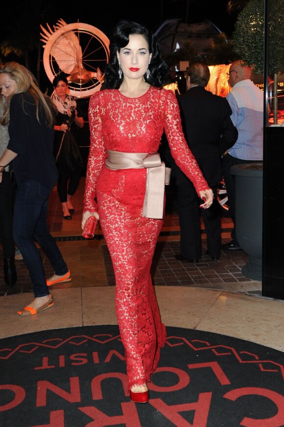 Dita Von Teese lors du 66e Festival du Film de Cannes 2013 - La déesse arrive au Nikki Club pour un showcase.