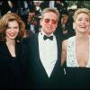 Jeanne Tripplehorn, Michael Douglas et Sharon Stone lors de la présentation au Festival de Cannes 1992 du film Basic Instinct