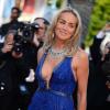 Sharon Stone, dans une robe brodée Roberto Cavalli, lors de la montée des marches du film Ma vie avec Liberace (Behind The Candelabra) au Festival de Cannes le 21 mai 2013