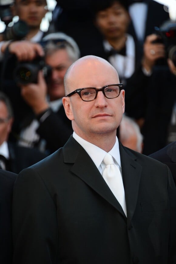 Le réalisateur Steven Soderbergh lors de la montée des marches du film Ma vie avec Liberace (Behind The Candelabra) au Festival de Cannes le 21 mai 2013