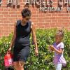 Halle Berry, enceinte, va chercher sa fille Nahla à l'école à Los Angeles, le 21 mai 2013.