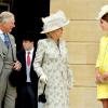 Kate Middleton, ravie de retrouver son beau-père le prince Charles et la duchesse Camilla, prenait part à la garden party du 22 mai 2013 offerte à Buckingham par la reine Elizabeth II.