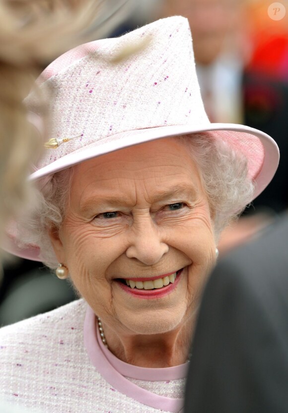 La reine Elizabeth II lors de la garden party du 22 mai 2013 à Buckingham