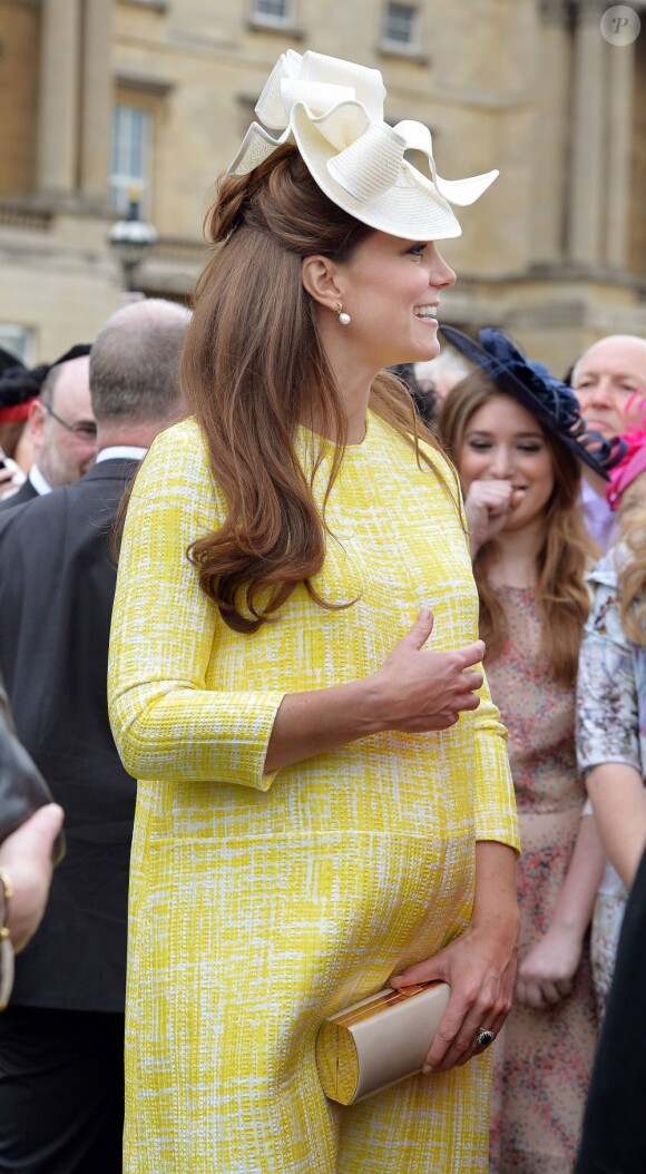 Kate Middleton lors de la garden party de Bukingham le 22 mai 2013