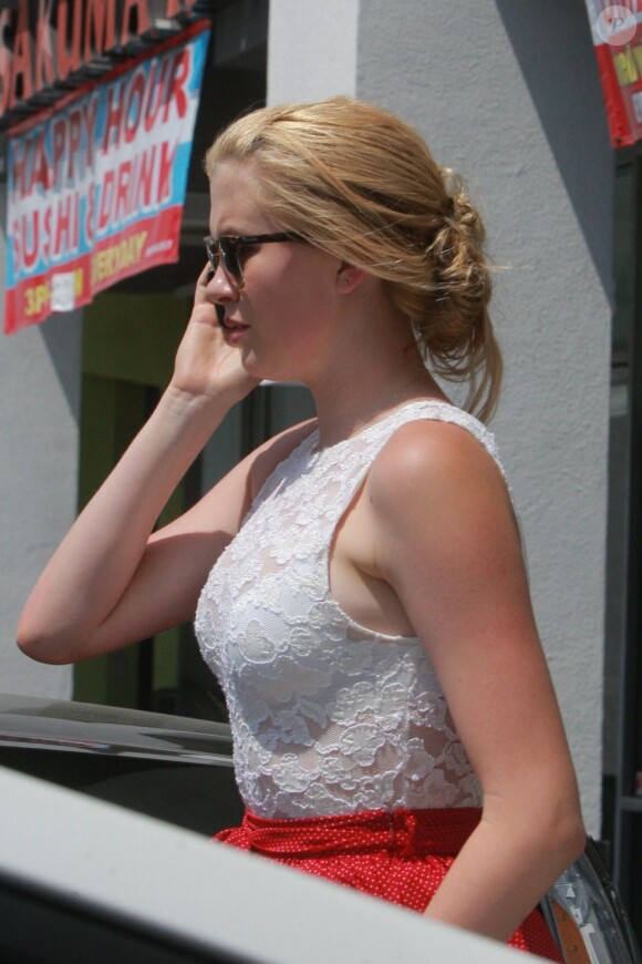 Exclusif - Ireland Baldwin fait du shopping dans un centre commercial à Los Angeles, le 22 mai 2013.